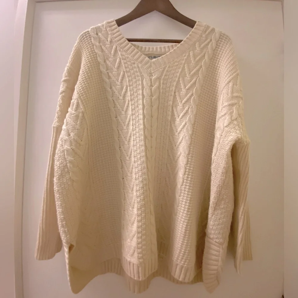 Cream While Sweater - Picture 3 of 6